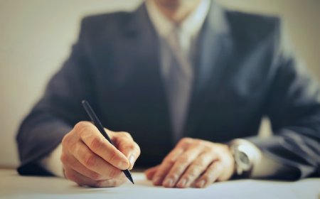 Luật sư thu nhập không đều, bác sĩ ổn định. Đâu là lý do?