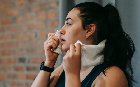 Đổ mồ hôi trộm là gì? Nguyên nhân và cách điều trị