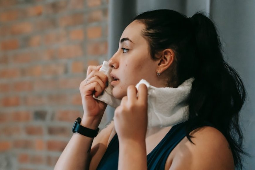 Đổ mồ hôi trộm là gì? Nguyên nhân và cách điều trị