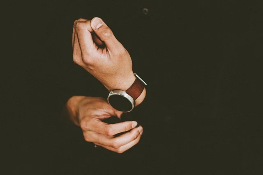 Cách đeo đồng hồ đúng cho bác sĩ