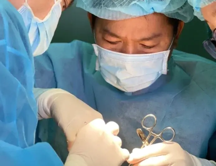 Làm thế nào để Luyện mổ bằng cả hai tay